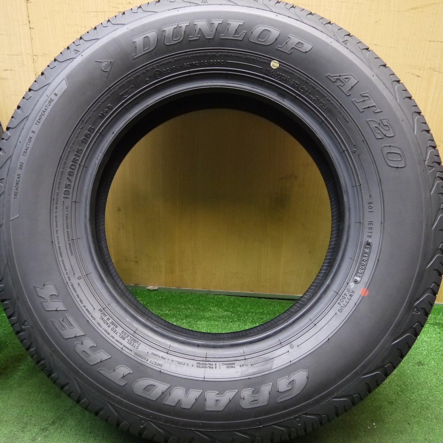 新車外し！25年★195/80R15 ダンロップ AT20 グラントレック タイヤ 15インチ ジムニー シエラ ハイエース 等★5050504HAノタ