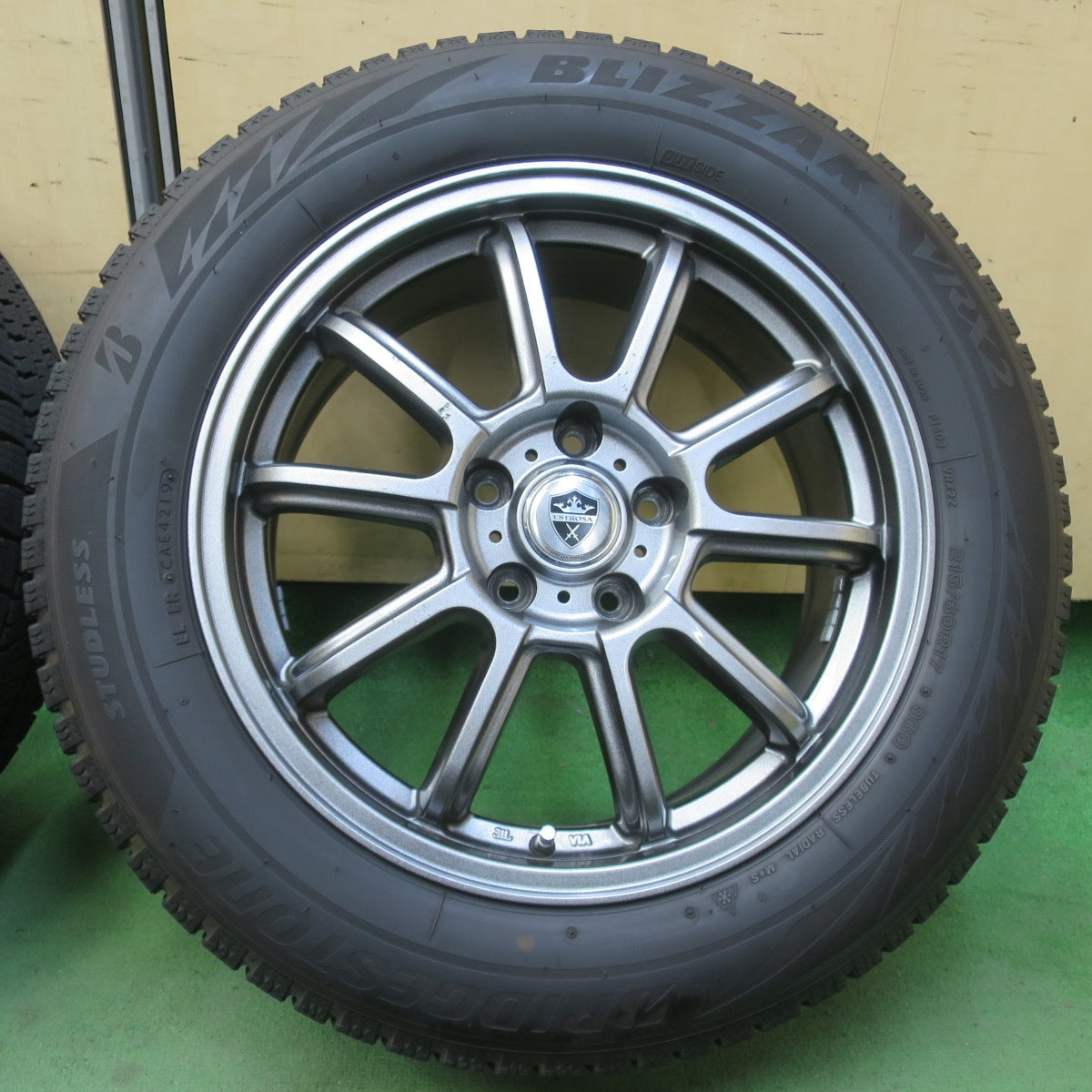 バリ溝！9分★スタッドレス 215/60R17 ブリヂストン ブリザック VRX2 ESTROSA エステローザ 17インチ PCD114.3/5H★6040603イス