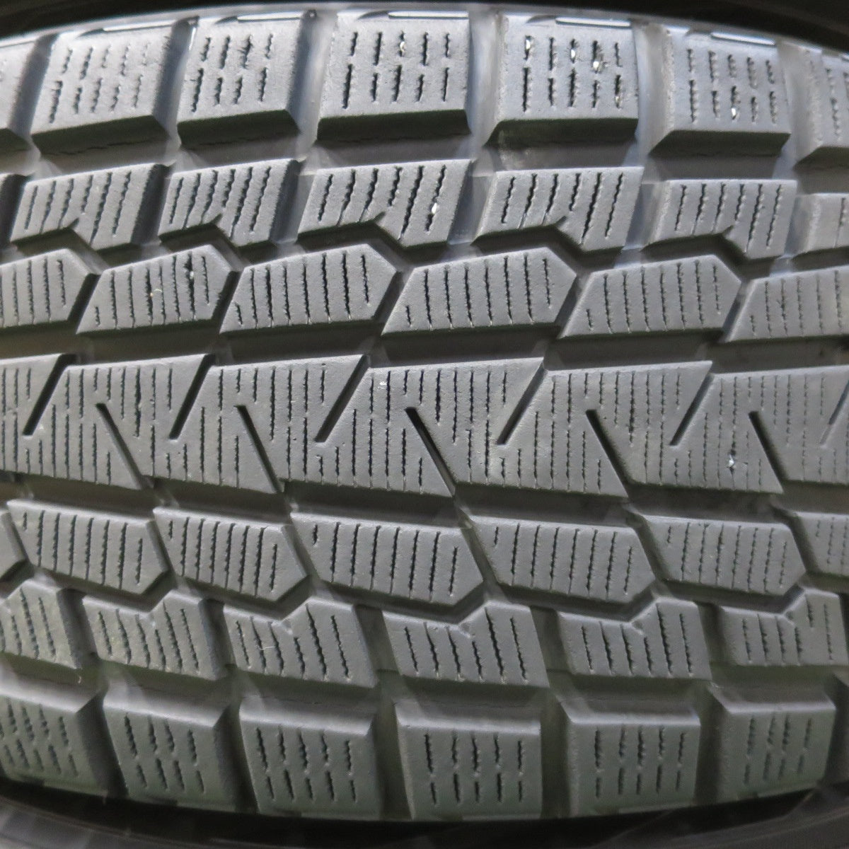 バリ溝！キレイ！9.5分★Ford フォード エクスプローラー 純正 245/65R17 スタッドレス ヨコハマ アイスガード G075 17インチ PCD114.3/5H★5101708イス