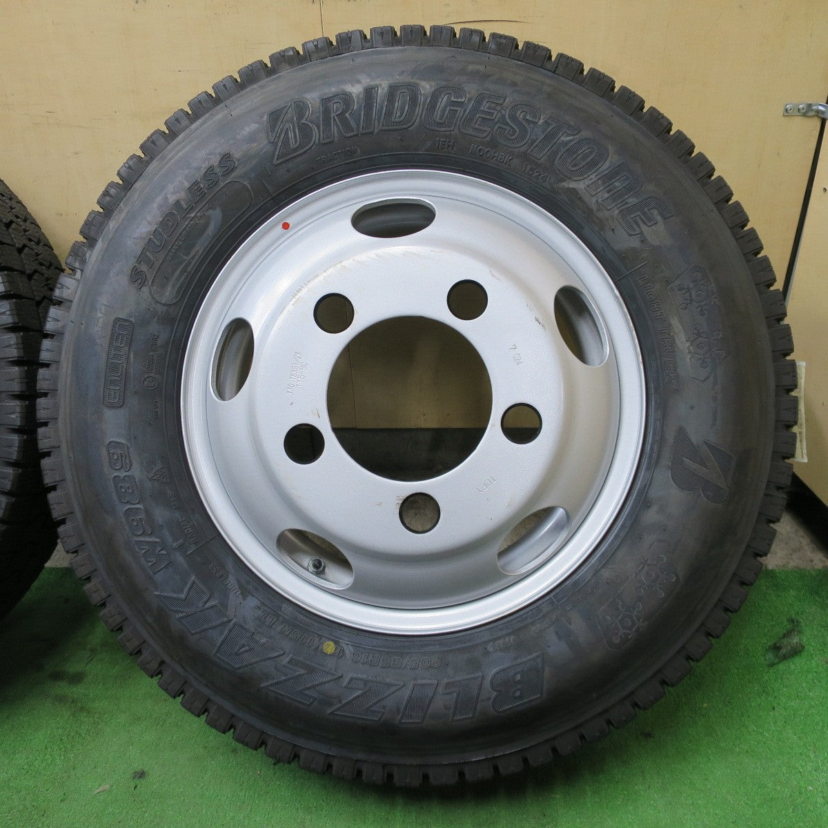 未使用！24年！6本★トラック 205/85R16 117/115N スタッドレス ブリヂストン ブリザック W989 TOPY スチール 115-8C 16インチ PCD208/5H★6052001ナス