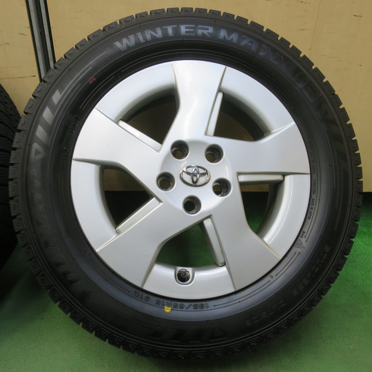 バリ溝！22年！9分★トヨタ 30系 プリウス 純正 195/65R15 スタッドレス ダンロップ ウインターマックス 03 15インチ PCD100/5H★5111202イス