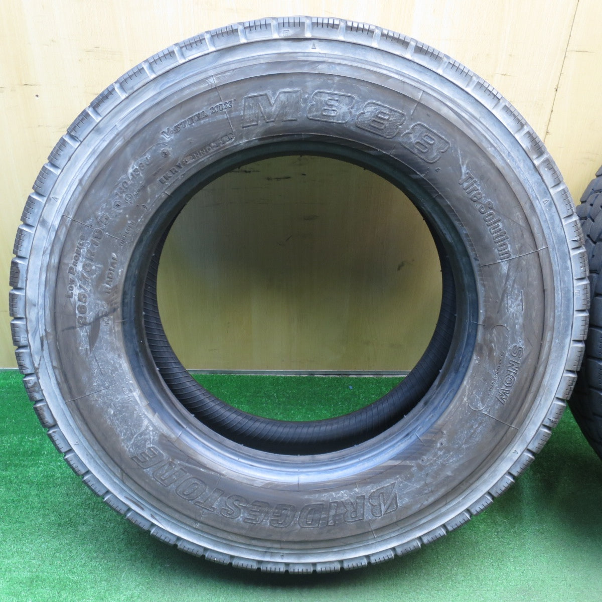 [送料無料] バリ溝！23年！9.5分！2本★トラック タイヤ 265/70R19.5 140/138J ブリヂストン M888 ミックス オールシーズン 19.5インチ★5021101クスタ