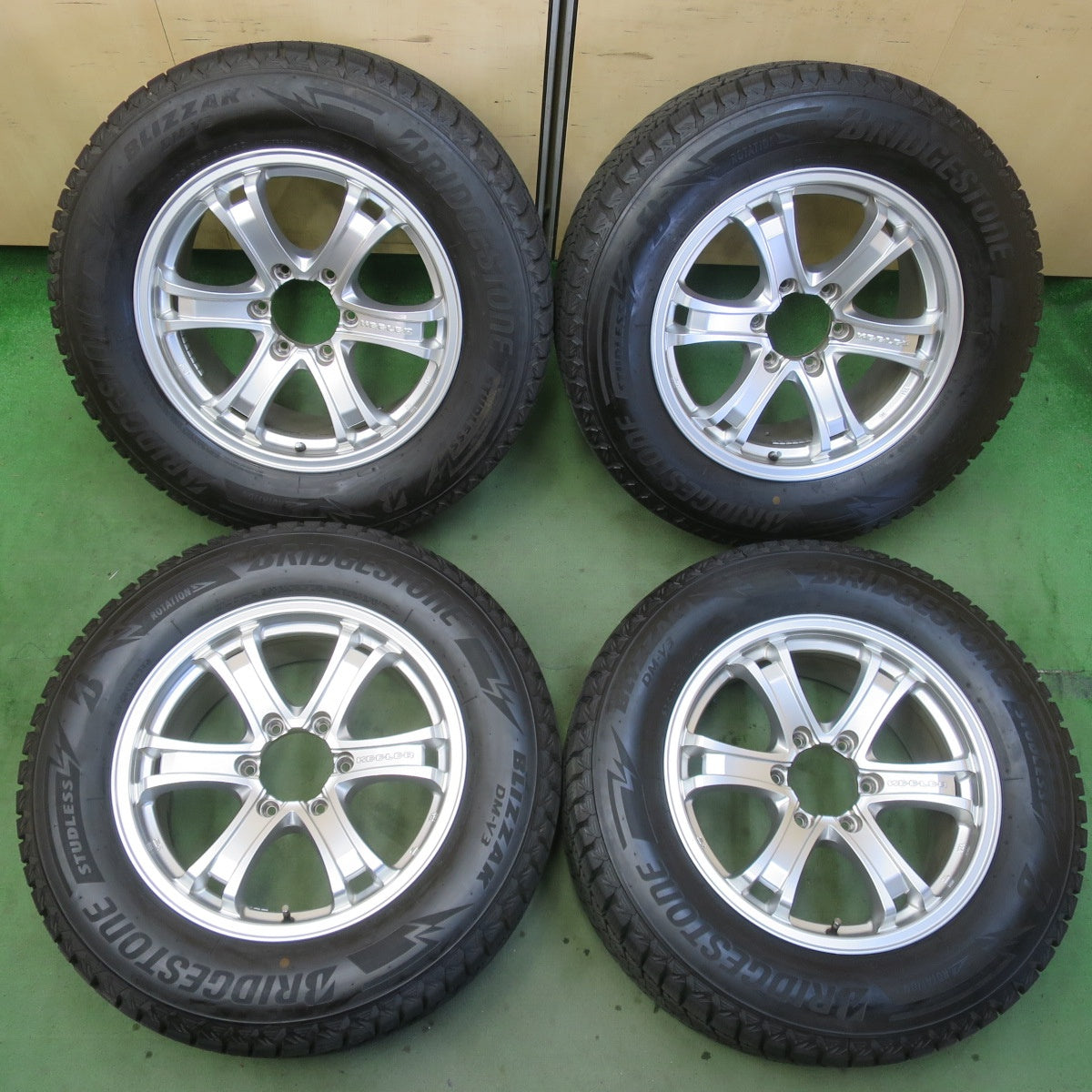 ほぼ未使用！24年！キレイ★KEELER FORCE 265/60R18 スタッドレス ブリヂストン ブリザック DM-V3 キーラー フォース 18インチ PCD139.7/6H★6051909イス