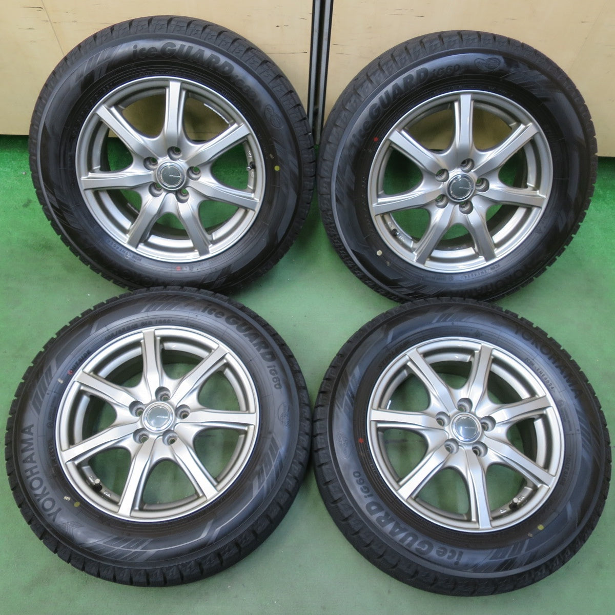 バリ溝！24年！9.5分以上★プリウス 等 195/65R15 スタッドレス ヨコハマ アイスガード iG60 MiLLOUS ミルアス 15インチ PCD100/5H★5110704イス