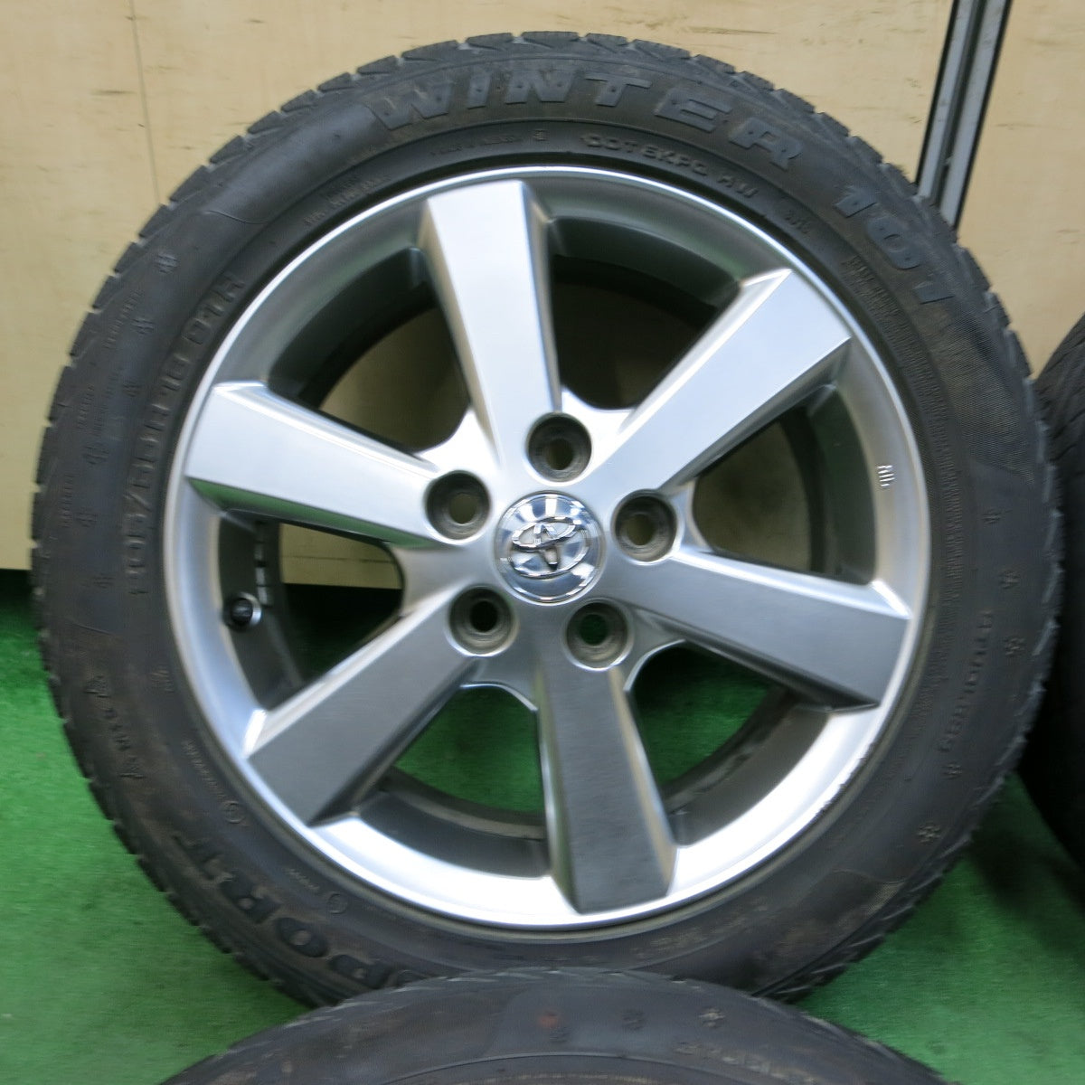 *送料無料* バリ溝！キレイ！8.5分★トヨタ アイシス 純正 205/55R16 スタッドレス ATR SPORT WINTER 101 16インチ PCD114.3/5H★4072501SYス