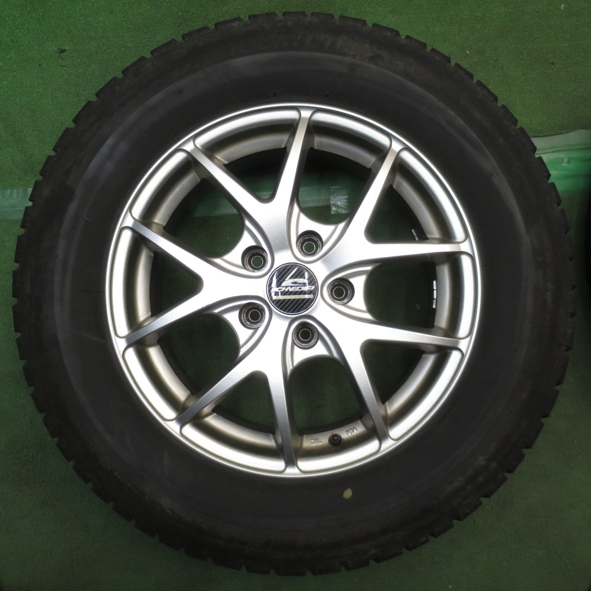バリ溝！23年！キレイ！8.5分◎スタッドレス 215/65R16 ブリヂストン アイスパートナー SCHNEIDER シュナイダー 16インチ PCD114.3/5H◎6100603NJス