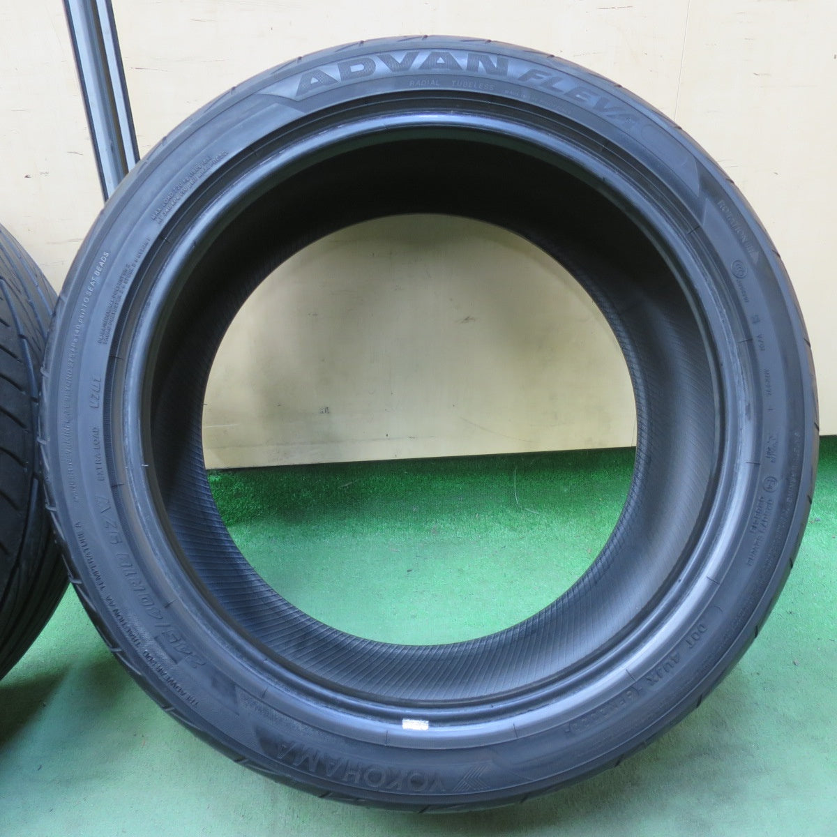 バリ溝！22年！9.5分★245/40R18 ヨコハマ アドバン FLEVA V701 タイヤ フレバ 18インチ インプレッサ クラウン RX8 等★6050605イノタ
