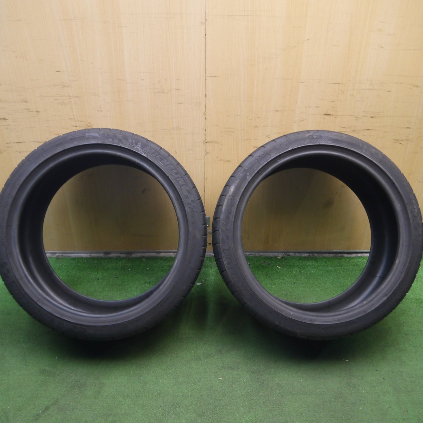 *送料無料* バリ溝！8.5分★265/35R19 ミシュラン パイロット スーパー スポーツ 19インチ タイヤ BMW ベンツ レクサス 等★4040204Hノタ