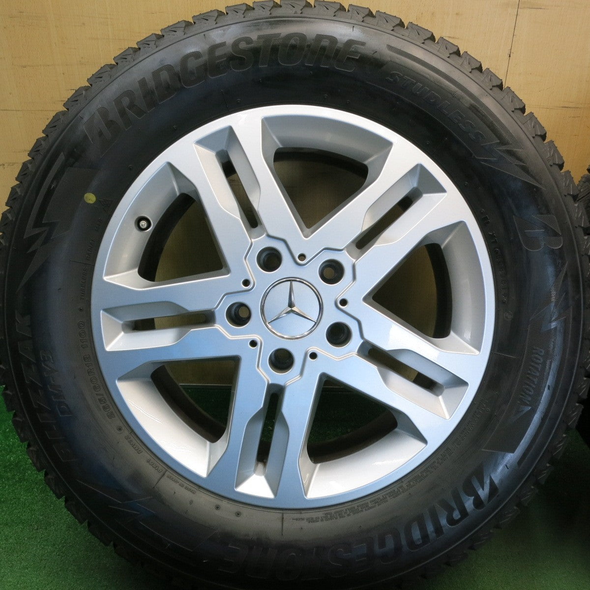 バリ溝！キレイ！9.5分以上★ベンツ W463 Gクラス ゲレンデ 純正 265/60R18 スタッドレス ブリヂストン ブリザック DM-V3 18インチ PCD130/5H★6052405HAス