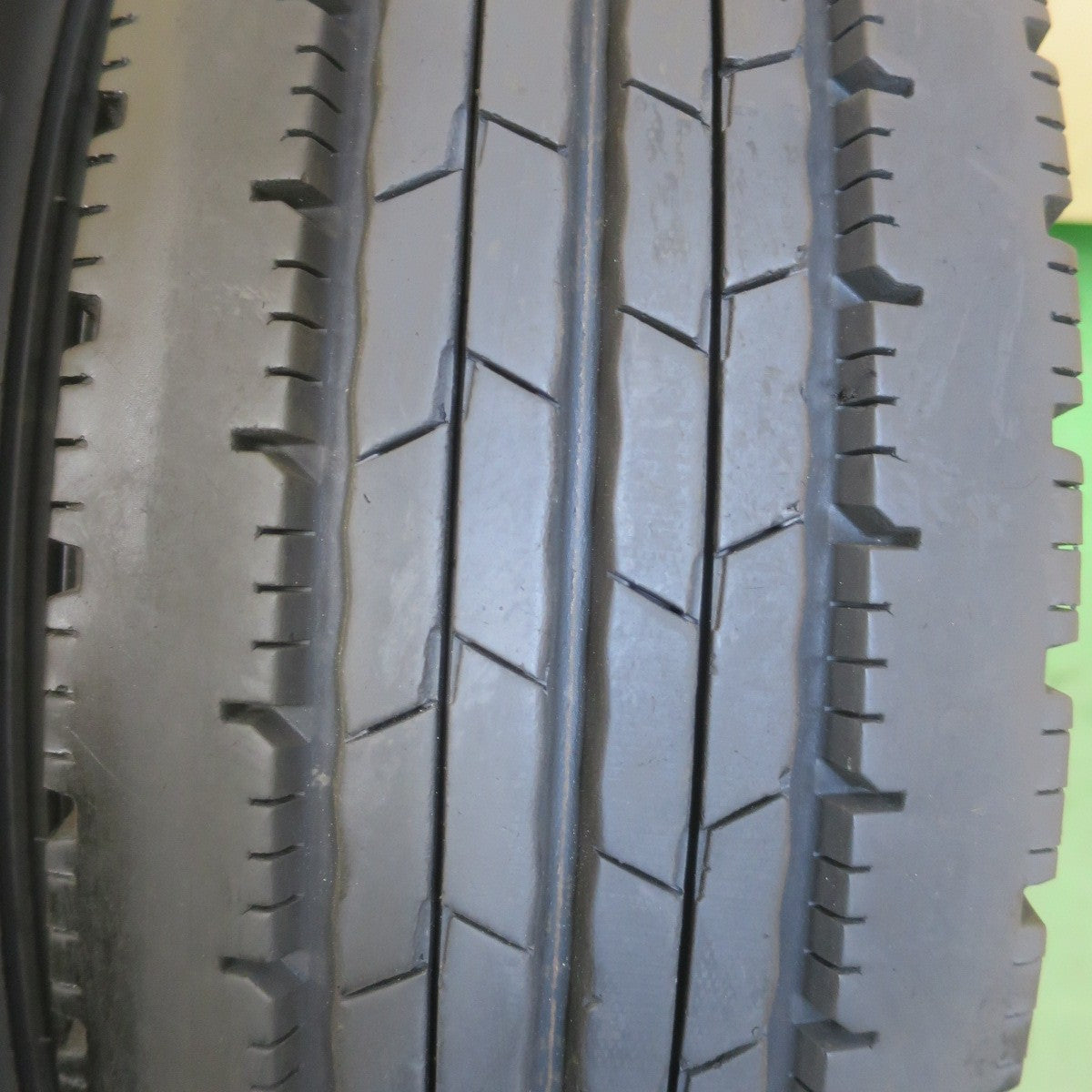 バリ溝！24年！9分！2本◎トラック タイヤ 205/75R16 113/111N ダンロップ エナセーブ SPLT50M 16インチ◎6101611イノタ