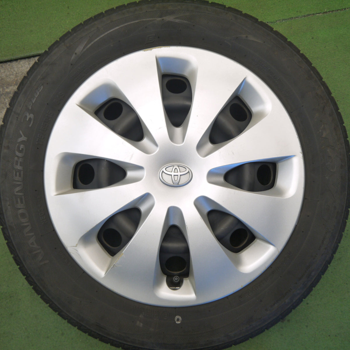 バリ溝！23年！9分◎トヨタ NHP10 アクア 純正 スチール 175/65R15 トーヨー ナノエナジー3 プラス 15インチ PCD100/4H◎6083106Hノ