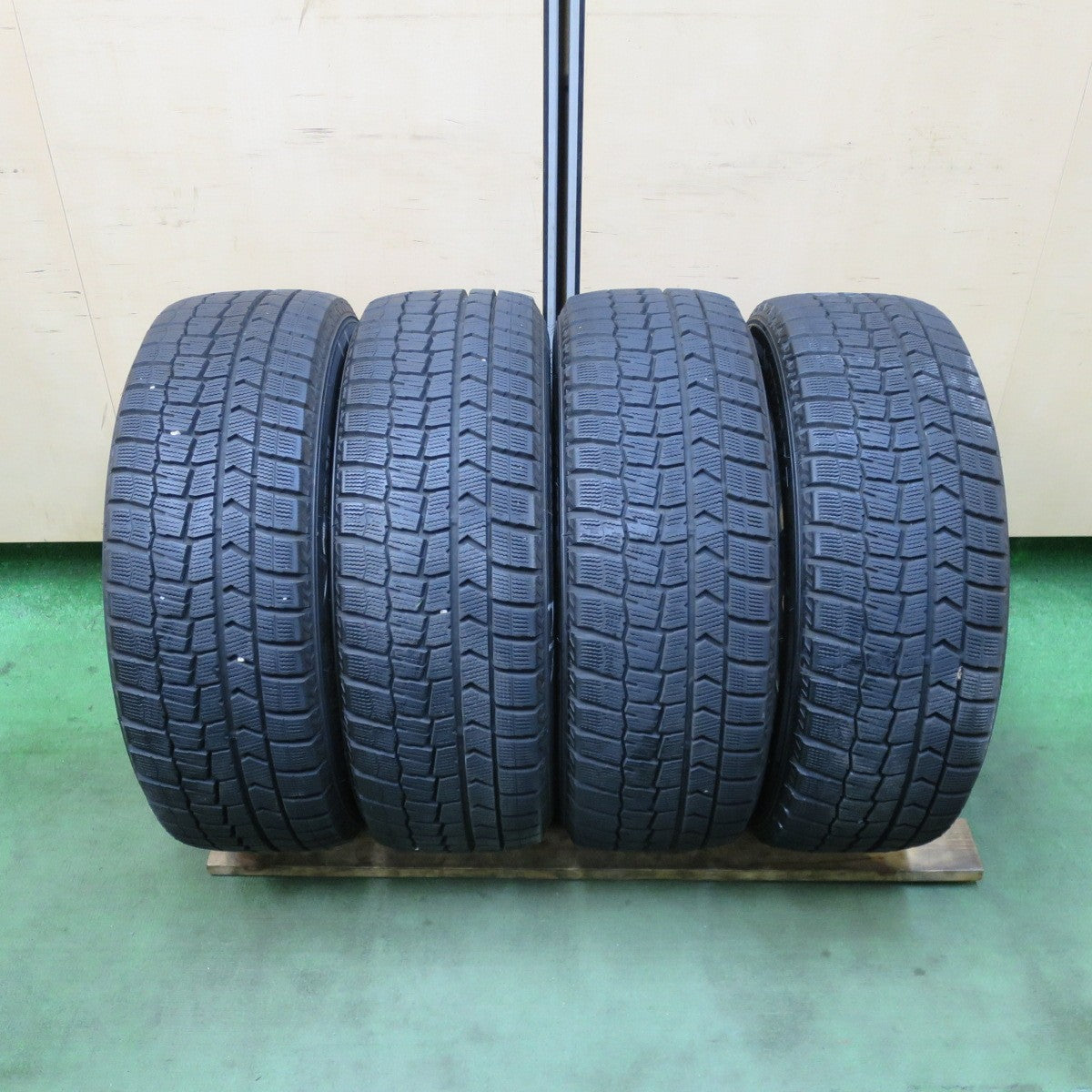 バリ溝！キレイ！9.5分★スタッドレス 205/55R16 ダンロップ ウインターマックス WM02 JOKER ジョーカー 16インチ PCD114.3/5H★5122603TTス