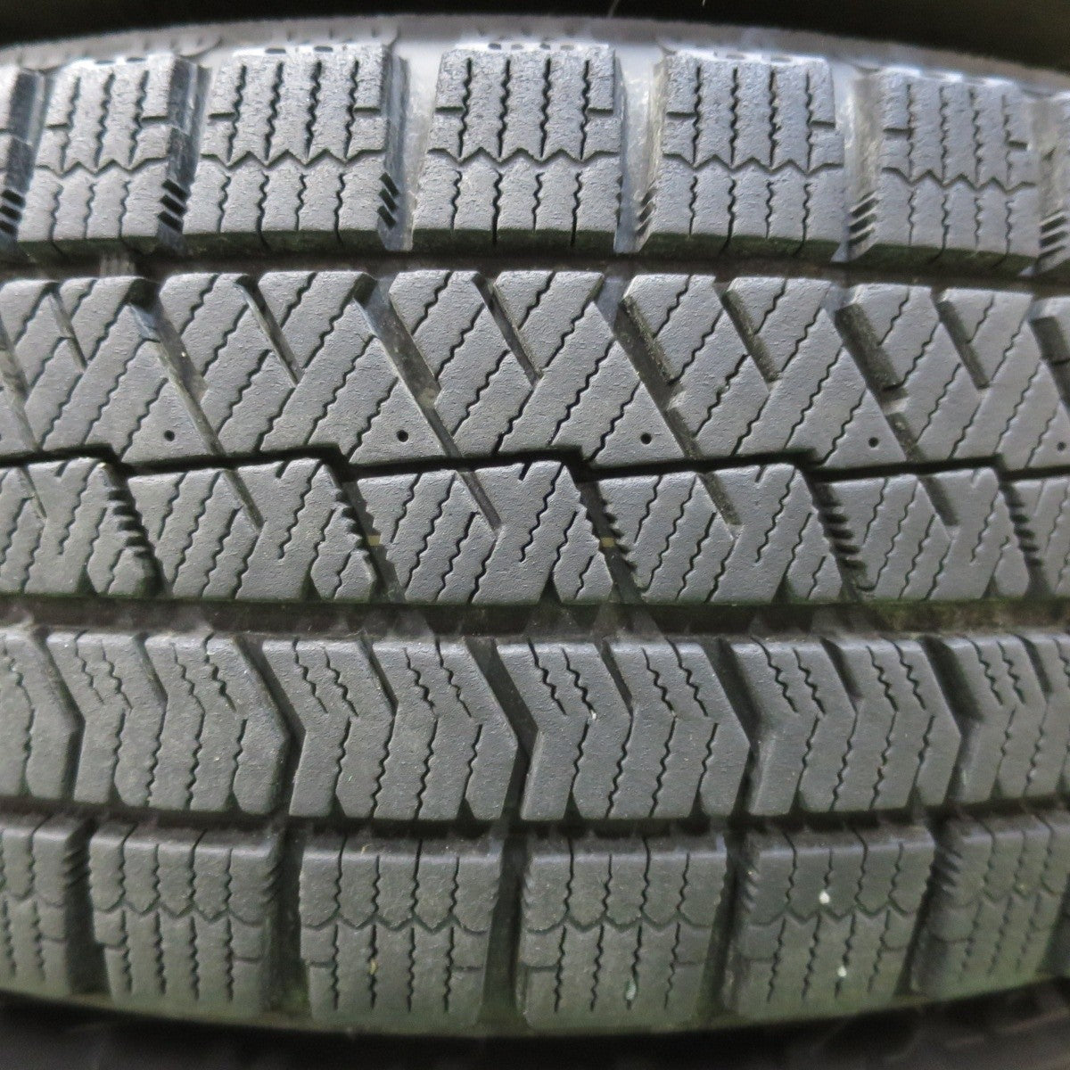 バリ溝！キレイ！8.5分★スタッドレス 165/65R14 ブリヂストン ブリザック VRX2 ECO FORME エコフォルム 14インチ PCD100/4H★5040708イス