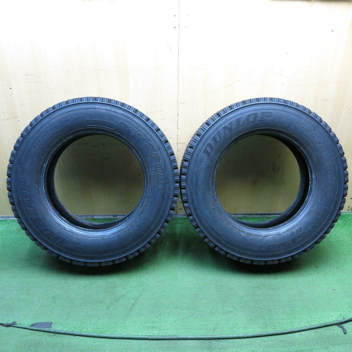 バリ溝！9.5分★トラック タイヤ 245/70R19.5 136/134J スタッドレス ダンロップ デクテス SP081 19.5インチ★4022202クスタ