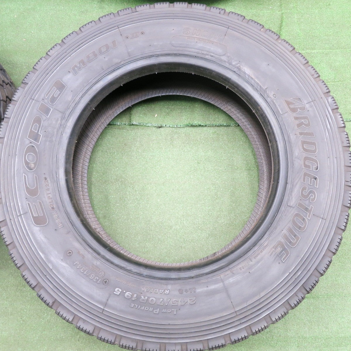 *送料無料* バリ溝！22年！9.5分★トラック タイヤ 245/70R19.5 136/134J ブリヂストン エコピア M801Ⅱ ミックス オールシーズン 19.5インチ★4071009HAノタ