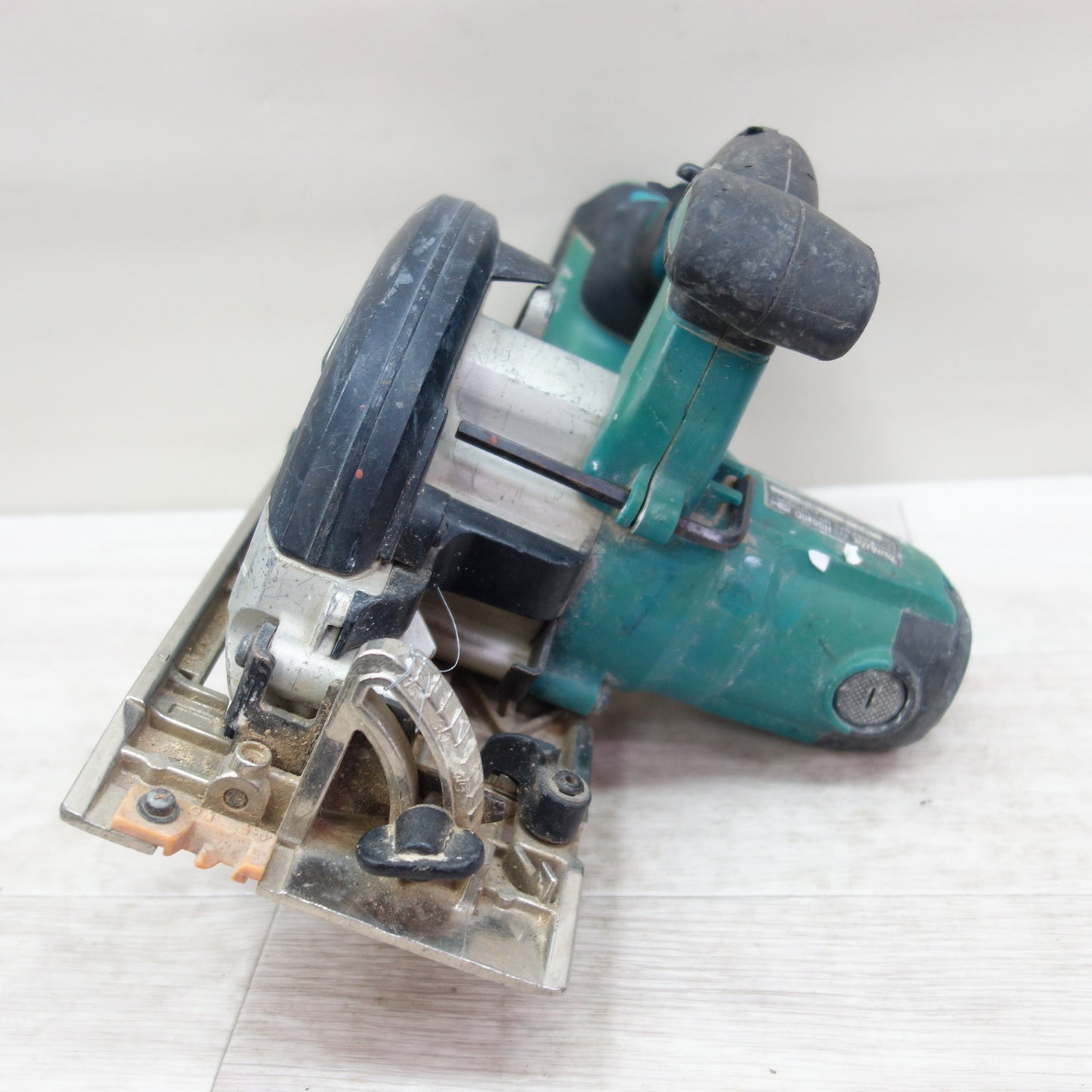 [送料無料] ☆マキタ 165mm 充電式 マルノコ HS630D 電動 工具 切断機 丸のこ 丸ノコ 丸鋸 makita 木工用☆