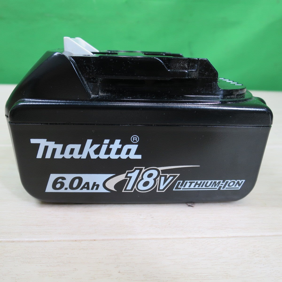 [送料無料] キレイ☆マキタ Li-ion バッテリー BL1860B 急速充電対応 電動 工具 インパクトドライバ 等 リチウム イオン 電池 DC18V 6.0Ah 108Wh①☆