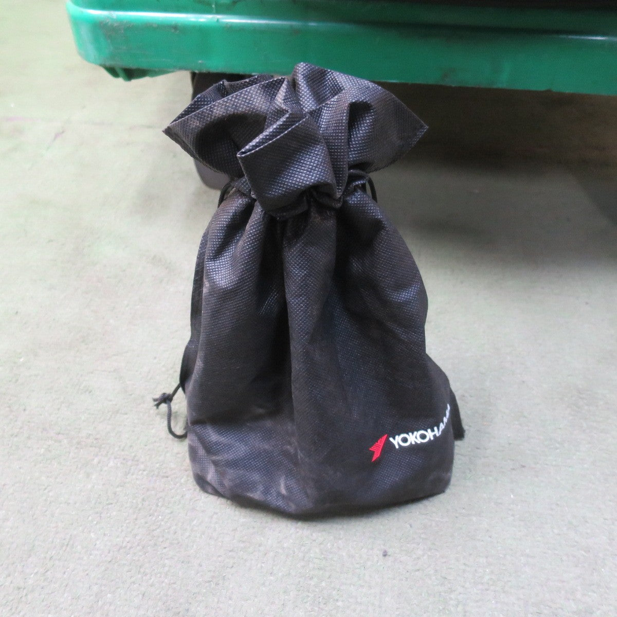 付属品付き！バリ溝！9.5分◎TAW T's FACTORY 225/50R18 ヨコハマ ブルーアース RV-02 ティスファクトリー 18インチ PCD139.7/6H◎6080709イノ