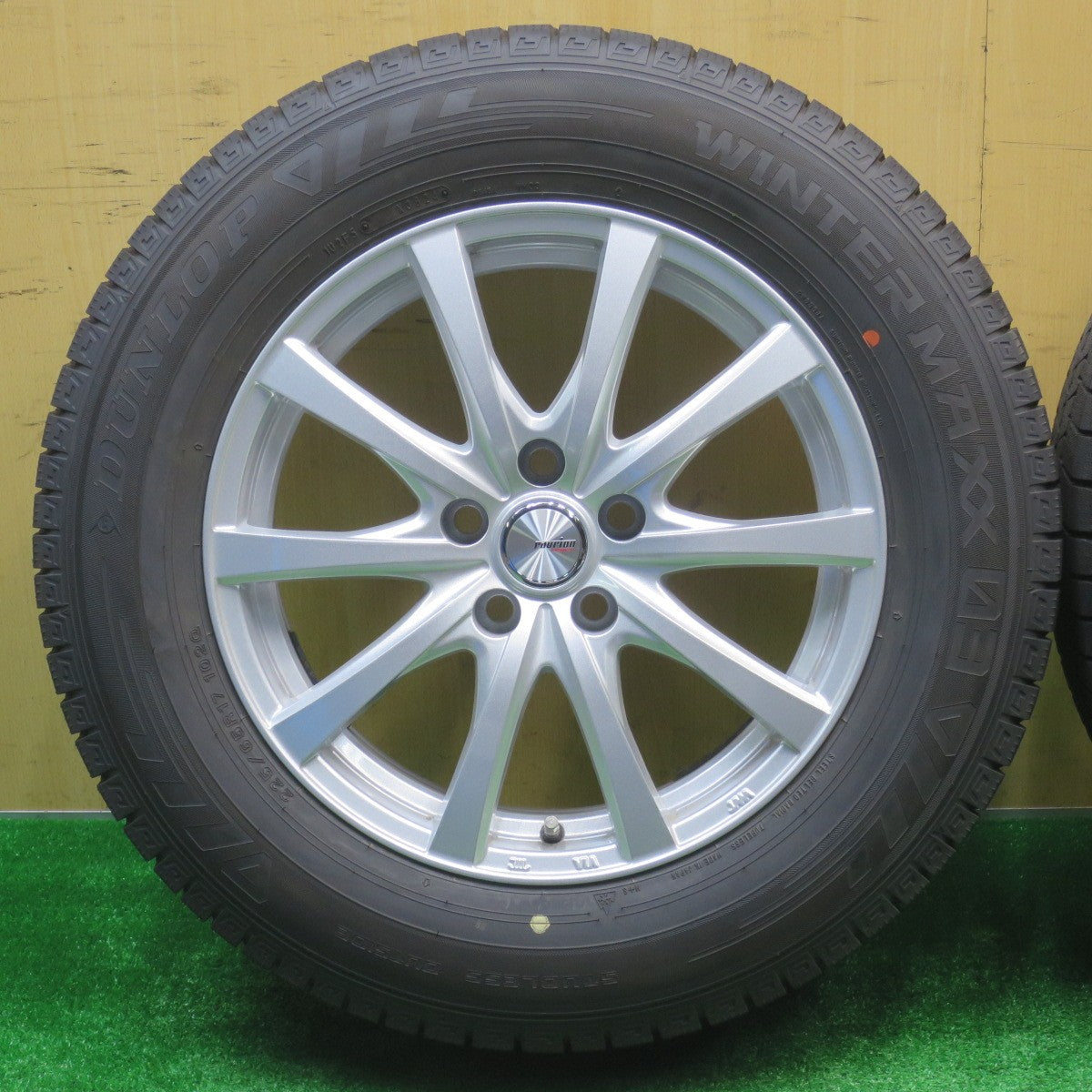 バリ溝！24年！キレイ！9.5分以上★スタッドレス 225/65R17 ダンロップ ウインターマックス03 ravrion RS01 ラブリオン 17インチ PCD114.3/5H★5101601NJス