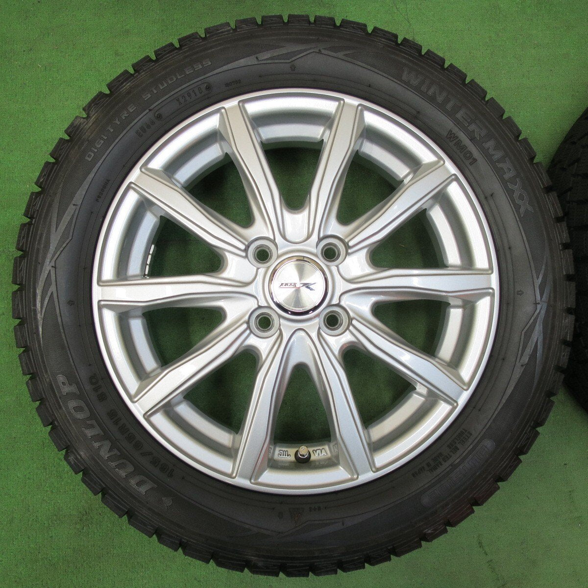 [送料無料] バリ溝！9分★スタッドレス 165/65R15 ダンロップ ウインターマックスWM01 JOKER ソリオ ハスラー等 PCD100/4H★4120702イス
