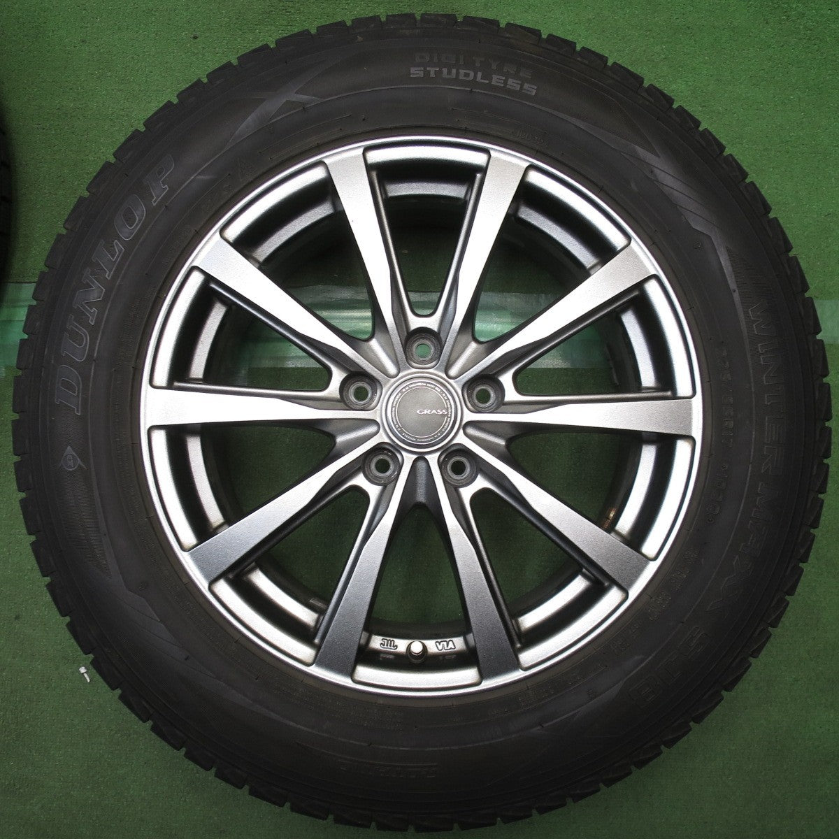 バリ溝！9.5分◎スタッドレス 225/65R17 ダンロップ ウインターマックス SJ8 GRASS グラス 17インチ PCD114.3/5H◎6100903NJス