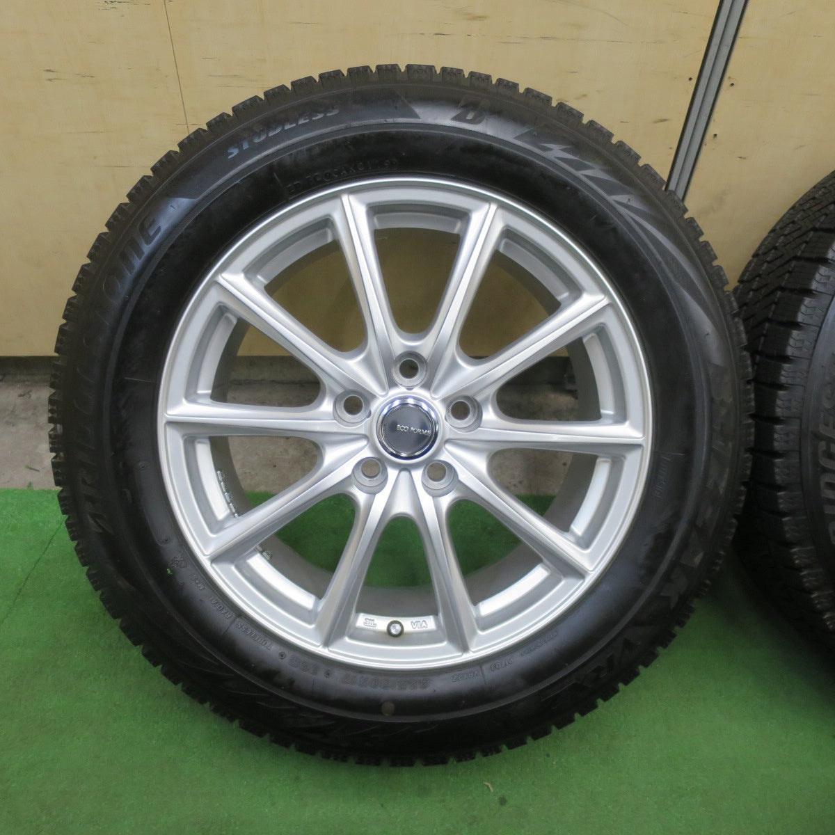 バリ溝！キレイ！9.5分★スタッドレス 225/60R17 ブリヂストン ブリザック VRX2 ECO FORME エコフォルム 17インチ PCD114.3/5H★6022108TTス