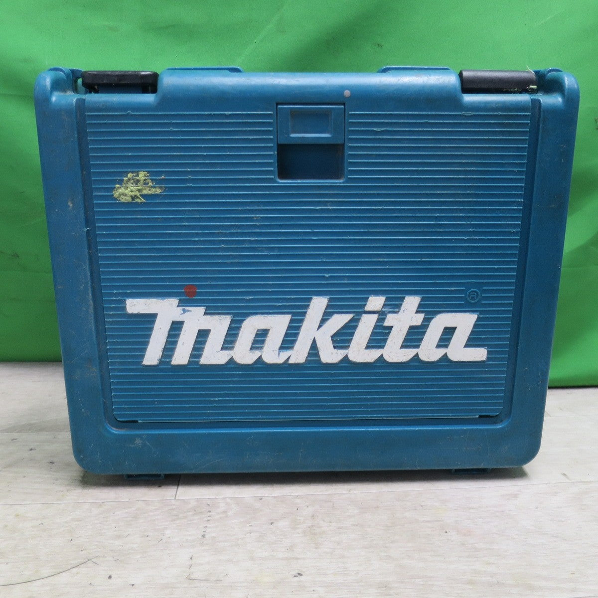 [送料無料] ☆マキタ 充電式 インパクト レンチ 18V TW300D 充電器 バッテリー ケース 付き 電動 工具☆