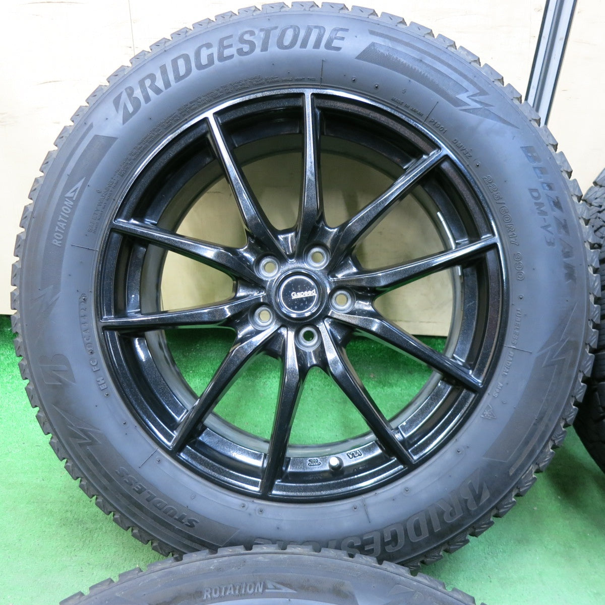 [送料無料] バリ溝！22年！キレイ！9.5分★フォレスター XV 等 G.speed 225/60R17 スタッドレス ブリヂストン ブリザック DM-V3 Gスピード 17インチ PCD100/5H★4120605SYス*