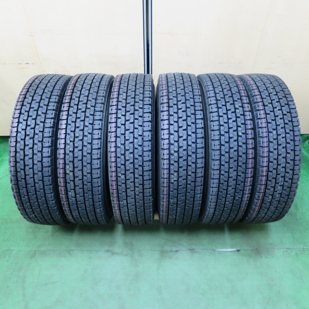 未使用！24年★トラック タイヤ 225/80R17.5 123/122L スタッドレス ブリヂストン W999 17.5インチ★5012908イスタ
