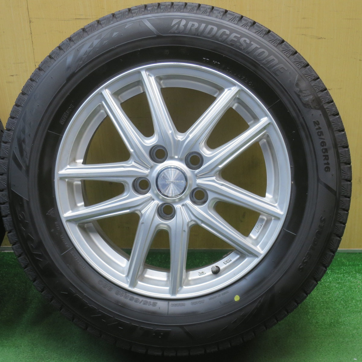 バリ溝！25年！キレイ！ほぼ10分◎スタッドレス 215/65R16 ブリヂストン ブリザック VRX3 ECO FORME SE-20 エコフォルム 16インチ PCD114.3/5H◎6071801NJス