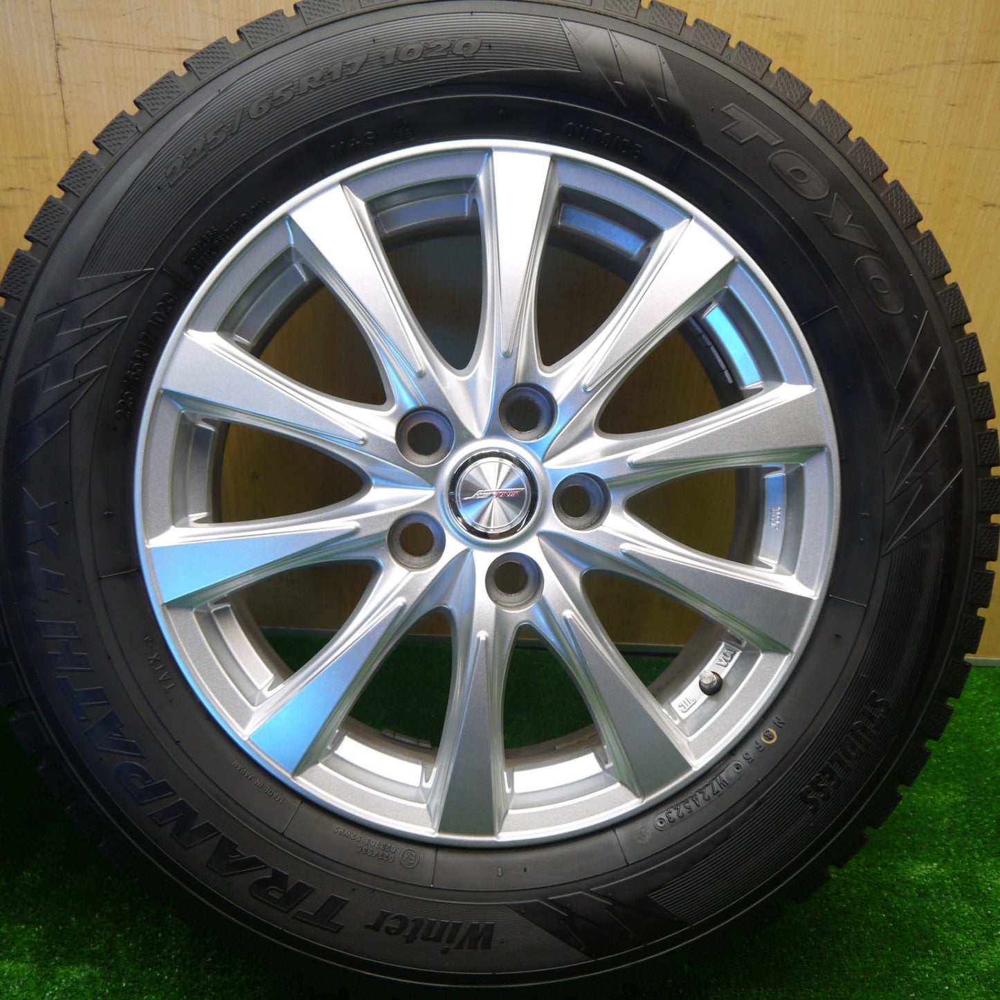 バリ溝！23年！キレイ！9.5分以上★スタッドレス 225/65R17 トーヨー ウインター トランパス TX JOKER ジョーカー 17インチ PCD120/5H★5100804Hス