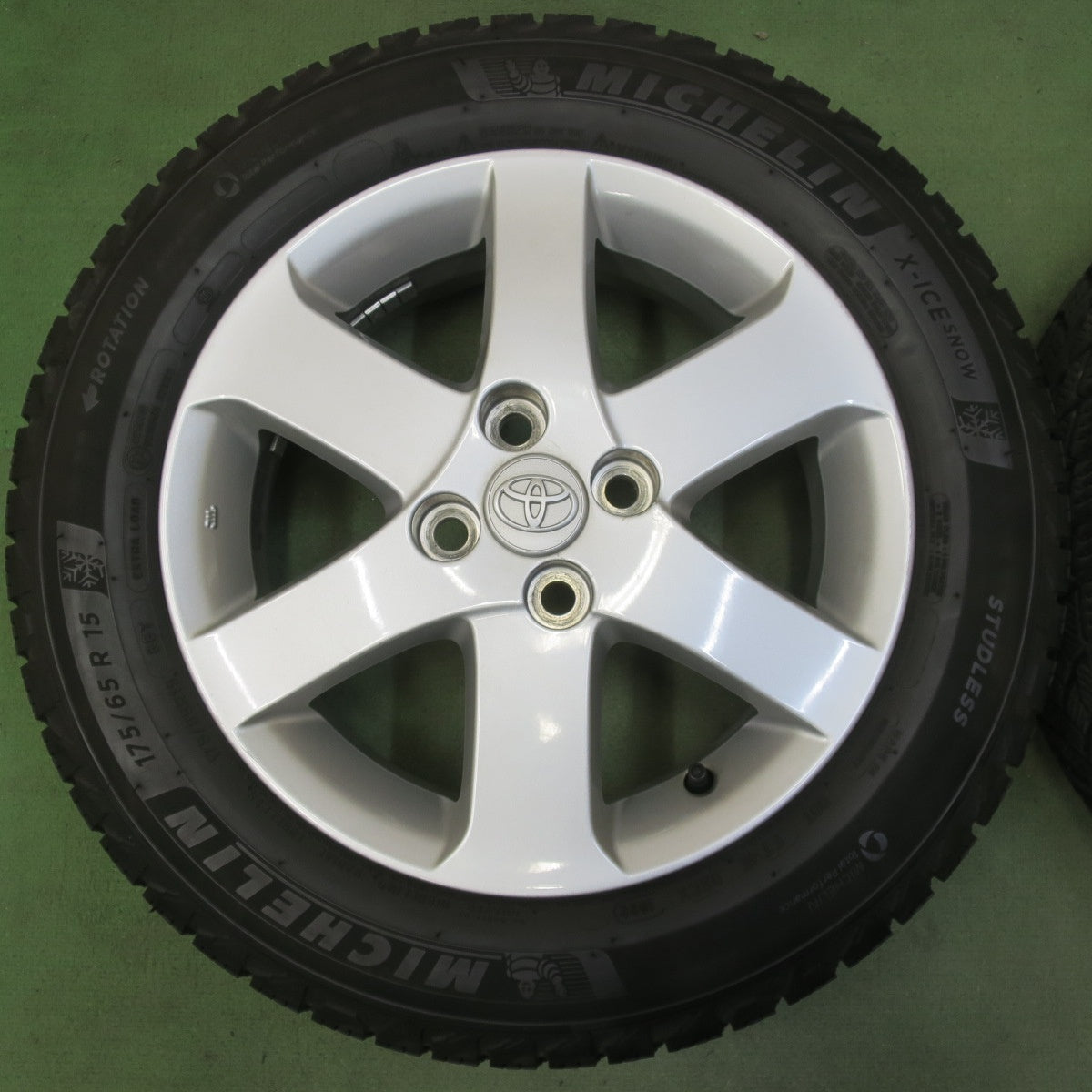 バリ溝！22年！キレイ！ほぼ10分◎トヨタ スペイド 純正 175/65R15 スタッドレス ミシュラン X-ICE SNOW 15インチ PCD100/4H◎6072003イス