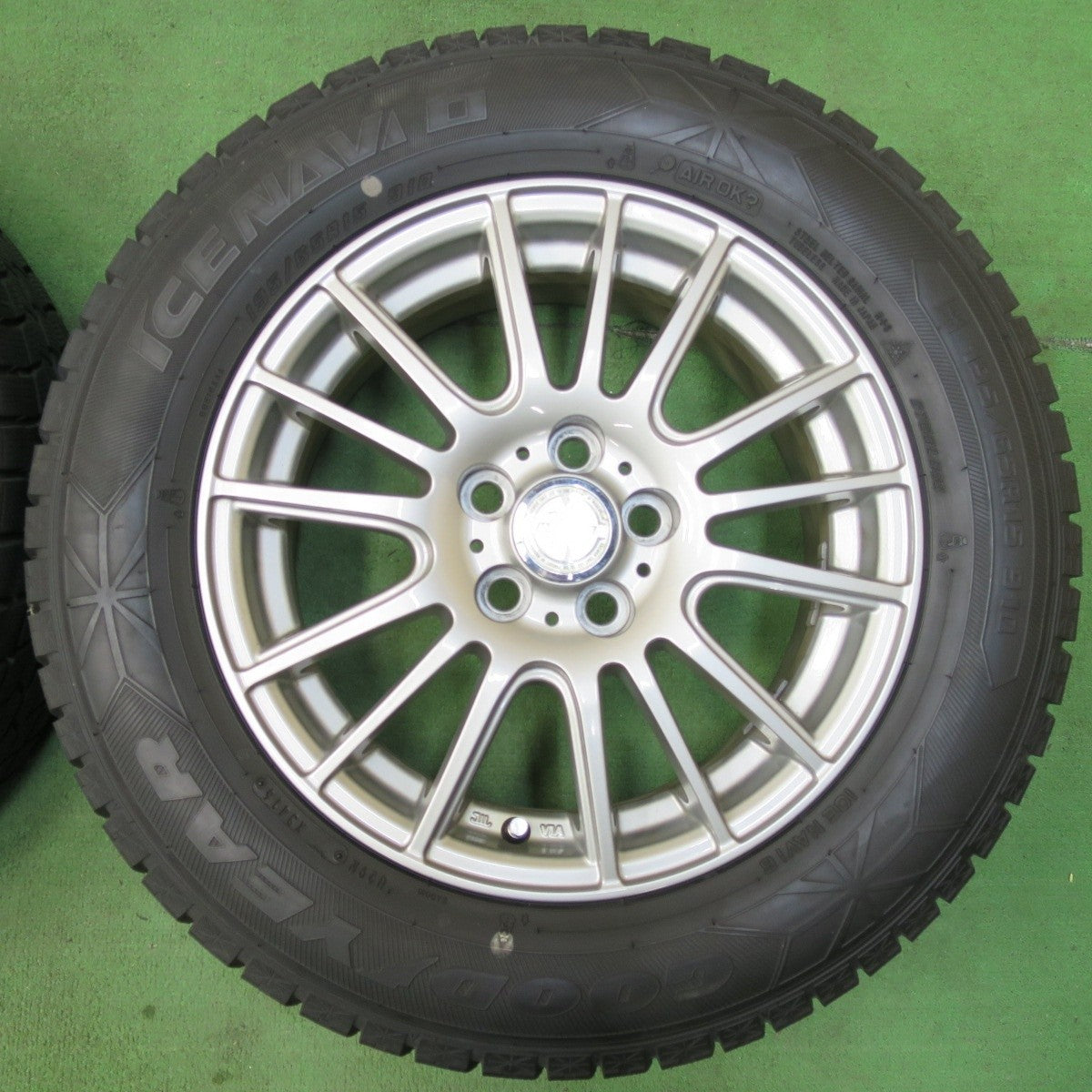 キレイ★プリウス 等 195/65R15 スタッドレス グッドイヤー アイスナビ6 ravrion selzer ラブリオン 15インチ PCD100/5H★5012107イス