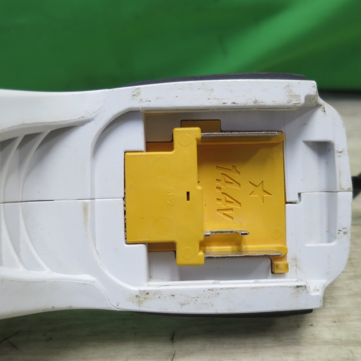 [送料無料] ☆マキタ 充電式 クリーナー 14.4V CL140FD ノズル ヘッドなし 本体のみ 掃除機 電動 工具☆