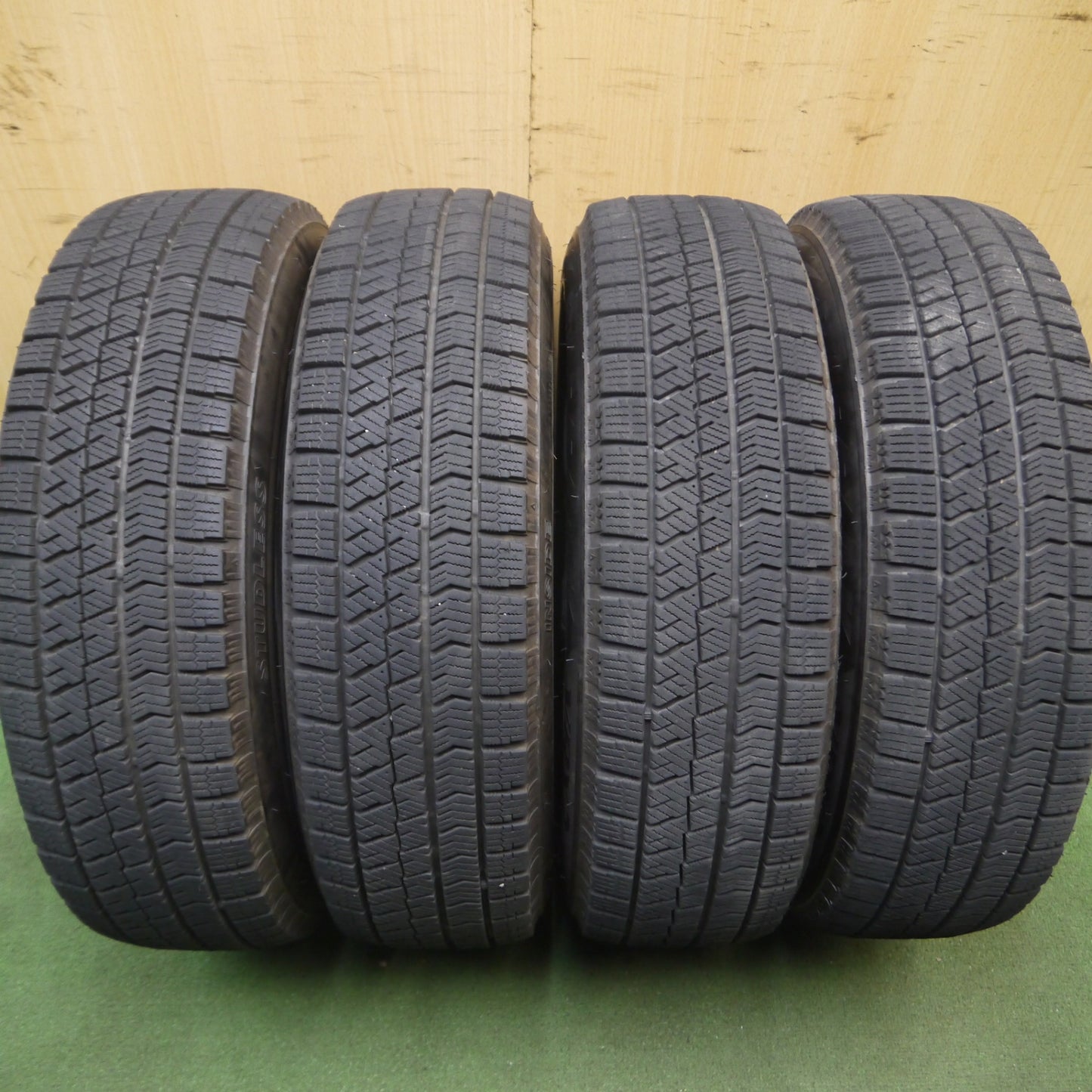 *送料無料* バリ溝！21年！キレイ！9分★ワーゲン UP! 純正 165/70R14 スタッドレス ブリヂストン ブリザック VRX2 アップ PCD100/4H★4061102Hス