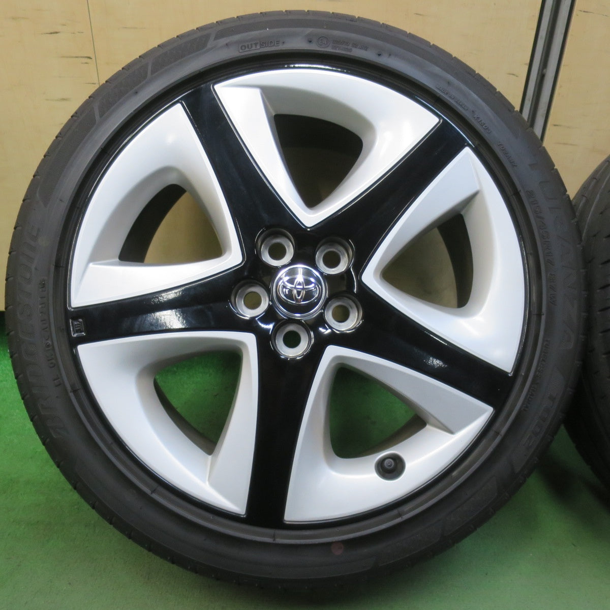 バリ溝！21年！キレイ！9分★トヨタ 50系 プリウス ツーリング 純正 215/45R17 ブリヂストン トランザ T002 セイバーリング SL201 17インチ PCD100/5H★5111209イノ