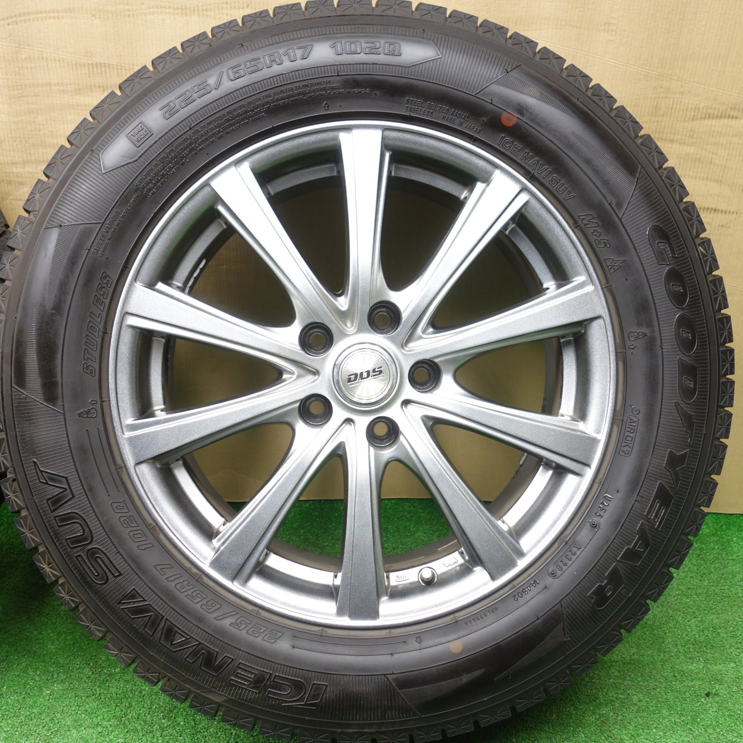 バリ溝！キレイ！ほぼ10分★スタッドレス 225/65R17 グッドイヤー アイスナビ SUV D.O.S. DOS 17インチ PCD114.3/5H★5121503KTス