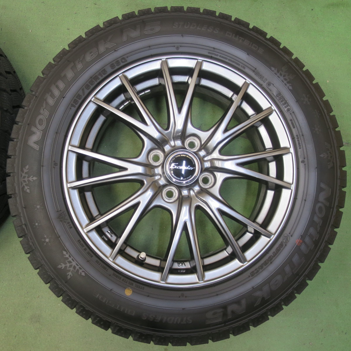 バリ溝！23年！キレイ！9.5分◎スタッドレス 185/65R15 オートバックス ノーストレック N5 Exceeder エクシーダー 15インチ PCD100/4H◎6070104イス