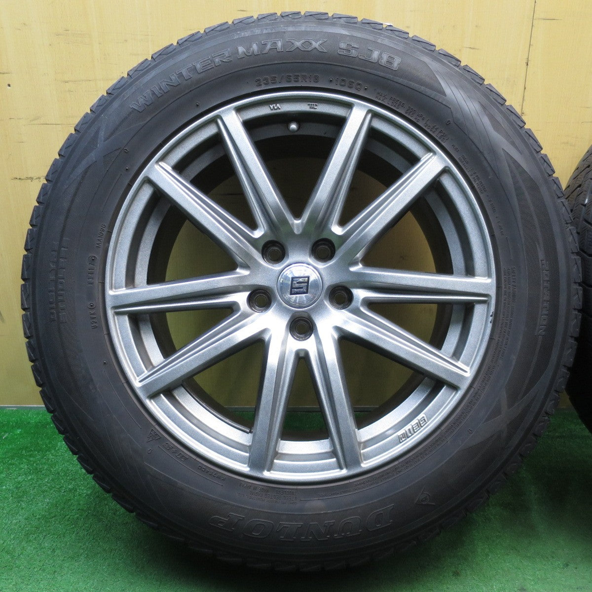 バリ溝！キレイ！9.5分★スタッドレス 235/65R18 ダンロップ ウインターマックス SJ8 SEIN ザイン 18インチ PCD114.3/5H★5052501NJス