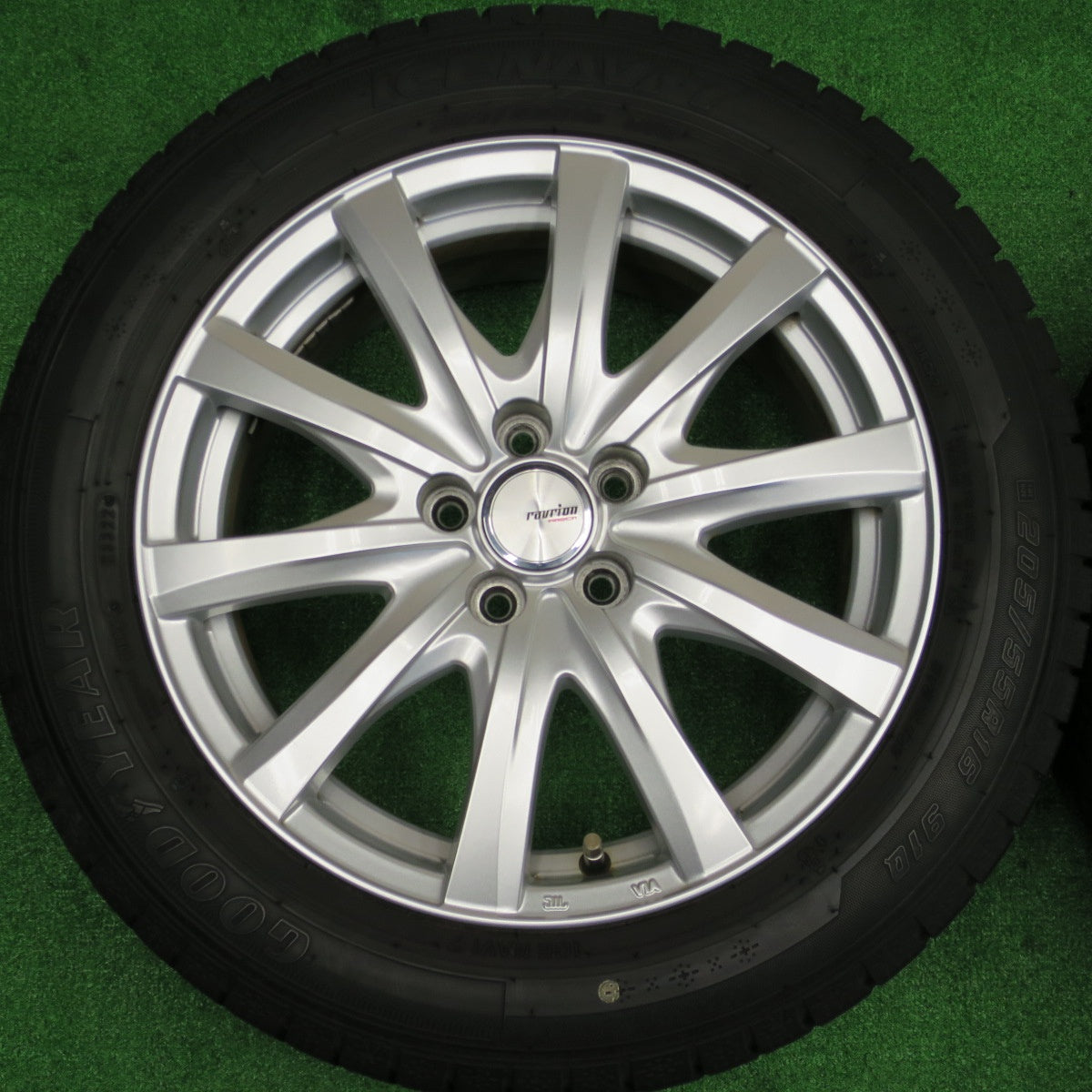 バリ溝！22年！9.5分★プリウス 等 205/55R16 スタッドレス グッドイヤー アイスナビ7 ravrion RS01 ラブリオン 16インチ PCD100/5H★5122104NKス