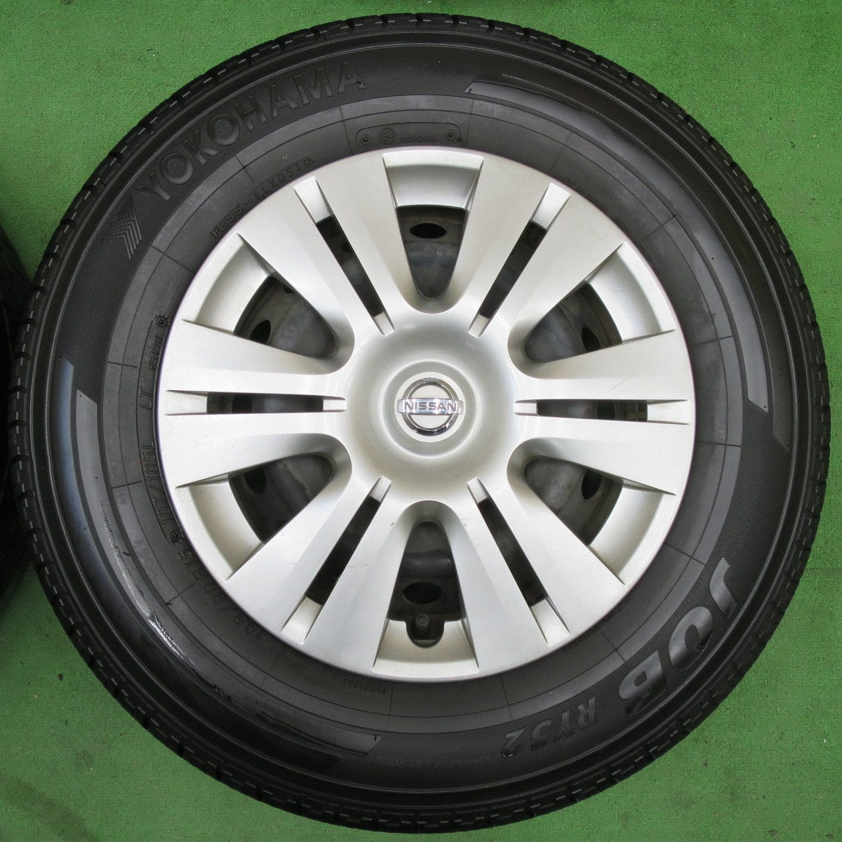 [送料無料] バリ溝！8.5分★日産 キャラバン 純正 スチール 195/80R15 107/105L ヨコハマ JOB RY52 15インチ PCD139.7/6H★5040602IMノ