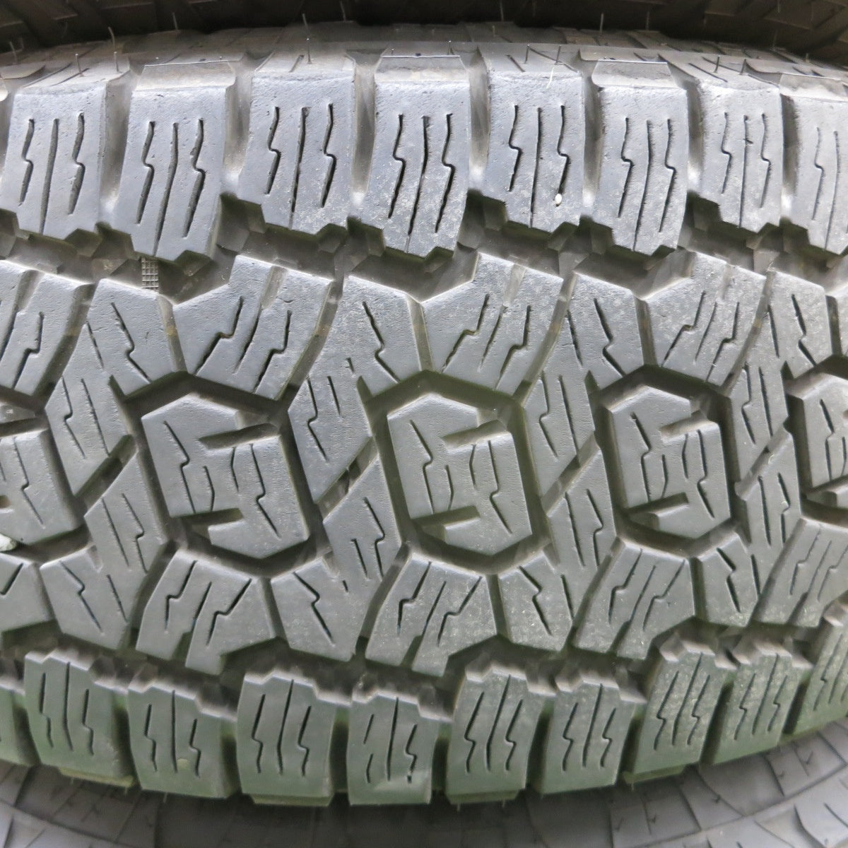 バリ溝！23年！9分★BERG NR595 265/70R15 トーヨー オープンカントリー A/T3 ベルグ 15インチ PCD139.7/6H★5042906ナノ