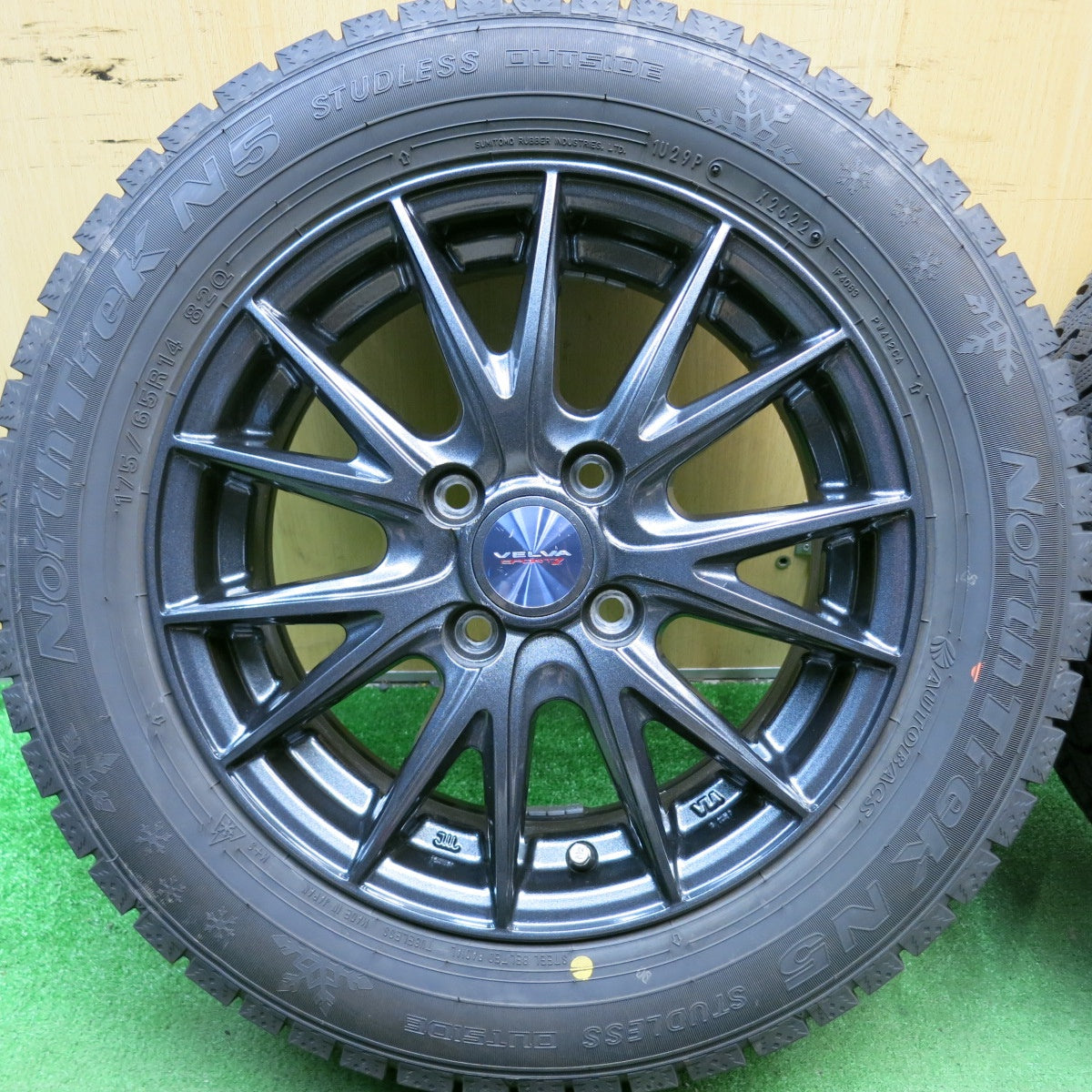 バリ溝！22年！9.5分★スタッドレス 175/65R14 オートバックス ノーストレック N5 VELVA SPORTZ ヴェルヴァ 14インチ PCD100/4H★5070604HAス