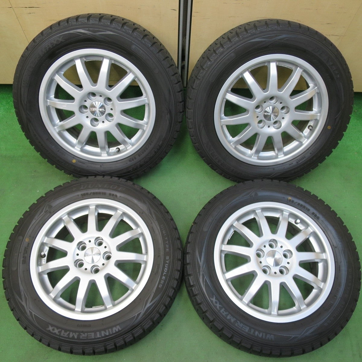 バリ溝！キレイ！9.5分★シエンタ 等 185/65R15 スタッドレス ダンロップ ウインターマックス WM01 CWORKS 15インチ PCD100/5H★5032912イス