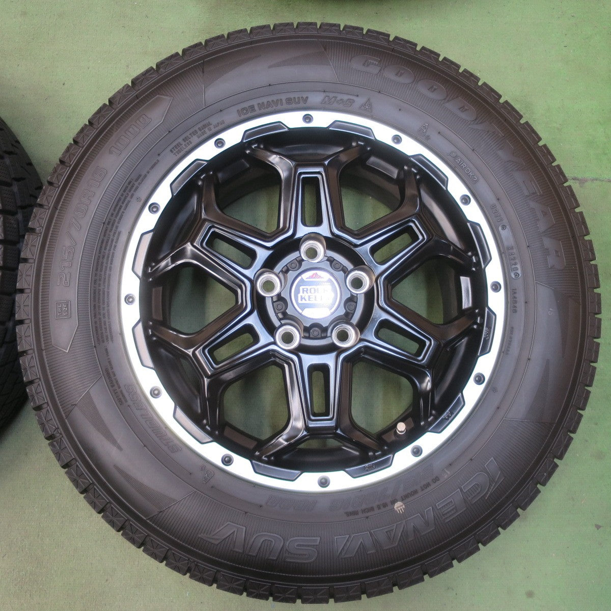 バリ溝！キレイ！9.5分◎LOXARNY ROCK KELLY 632 215/70R16 スタッドレス グッドイヤー アイスナビ SUV ロクサーニ ロックケリー 16インチ PCD114.3/5H◎6061508イス