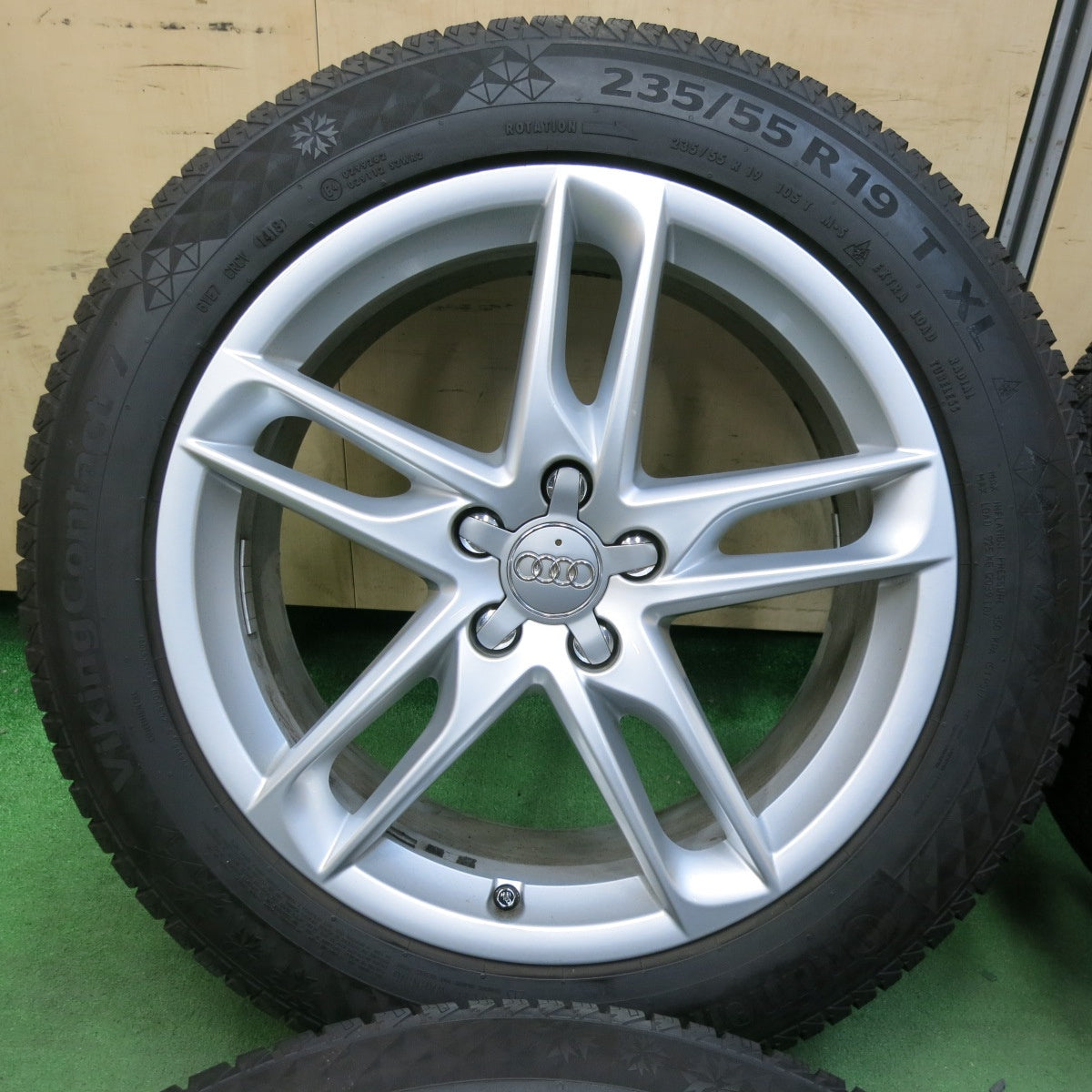 [送料無料] バリ溝！9分★アウディ Q5 純正 235/55R19 スタッドレス コンチネンタル バイキングコンタクト7 19インチ PCD112/5H★4122706SYス