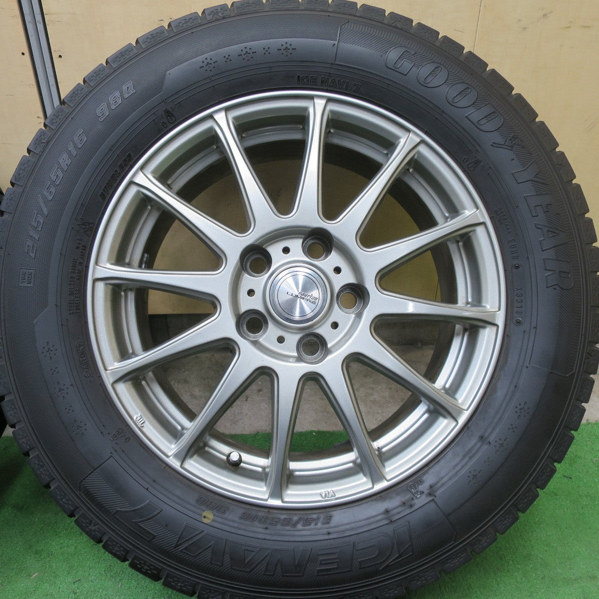 バリ溝！キレイ！9分★スタッドレス 215/65R16 グッドイヤー アイスナビ7 ravrion LUMIERE ラブリオン 16インチ PCD114.3/5H★5052801TTス