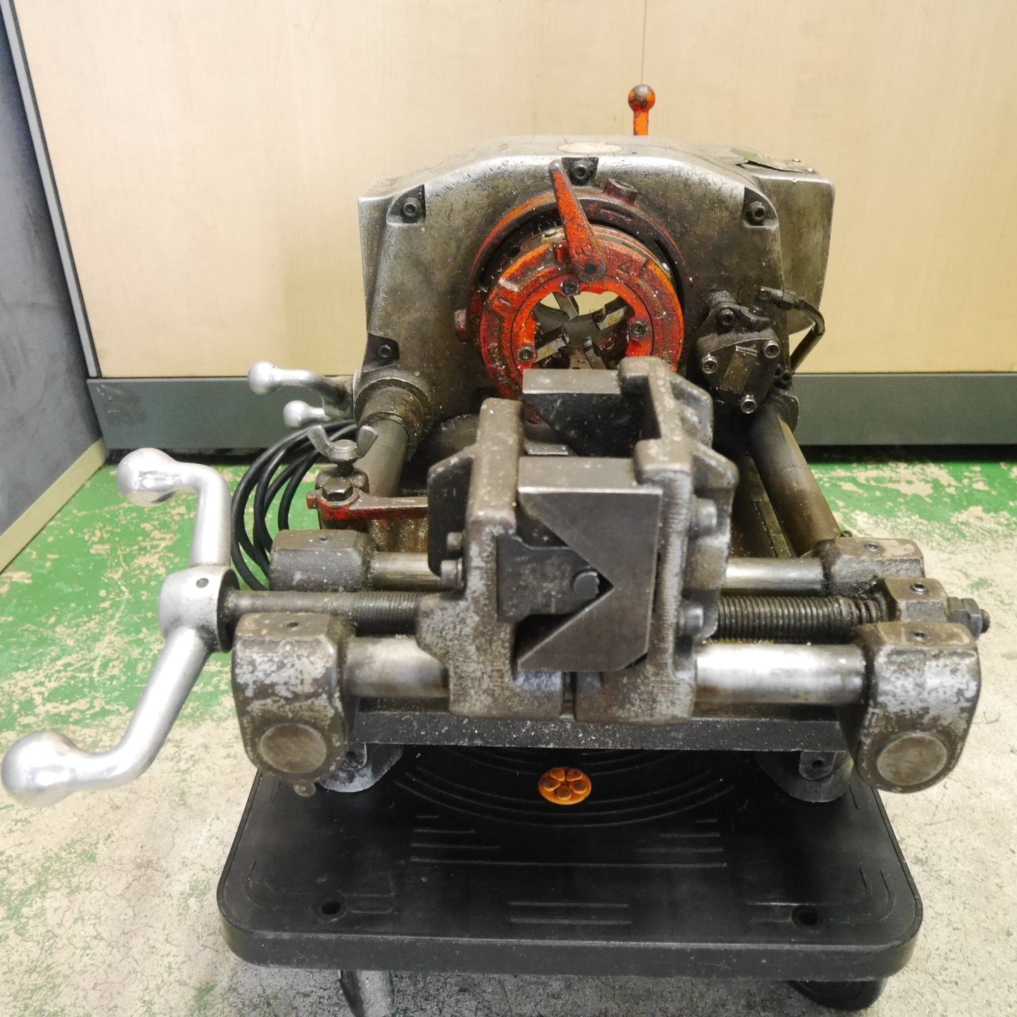 [送料無料] ☆MCC 松阪鉄工所 パイプマシン コンジット82 コンジット マシン MCC82 ねじ 切り機 ネジ 切機 切断機 電動 工具 100V☆