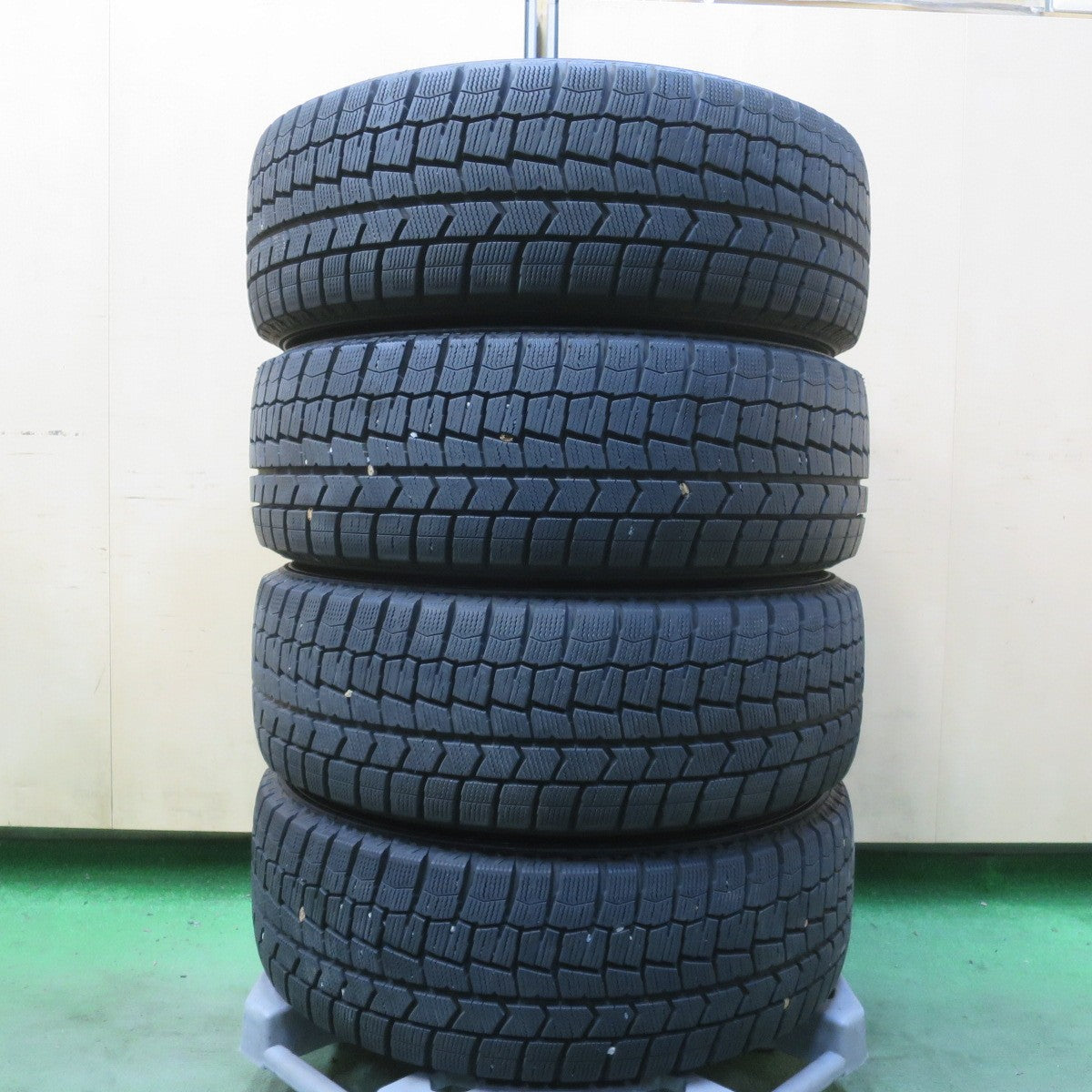 バリ溝！24年！9.5分◎トヨタ アイシス 純正 205/55R16 スタッドレス ダンロップ ウインターマックス WM02 16インチ PCD114.3/5H◎6092904イス