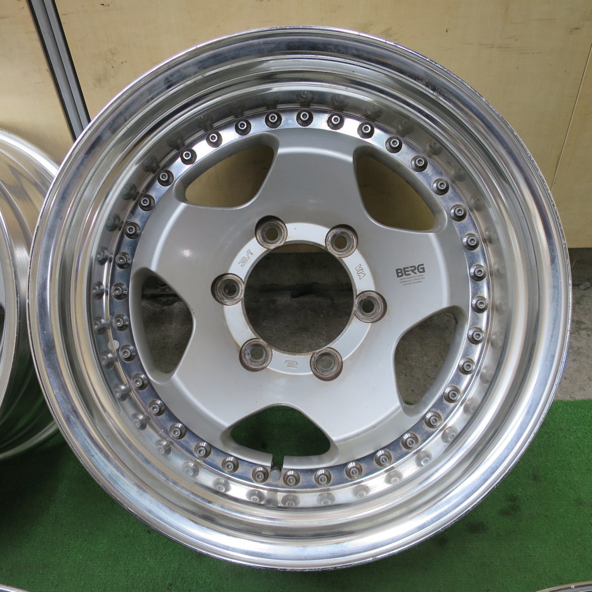 5本価格★BERG ベルグ 16インチ ホイール 16×8J PCD139.7/6H★6061201ナホ